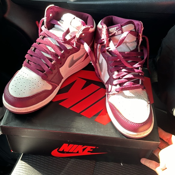 Air Jordan 1 Retro High Bordeaux/Metallic Silver-White - Picture 7 of 7